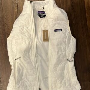 New Patagonia Women's White Quilted Vest